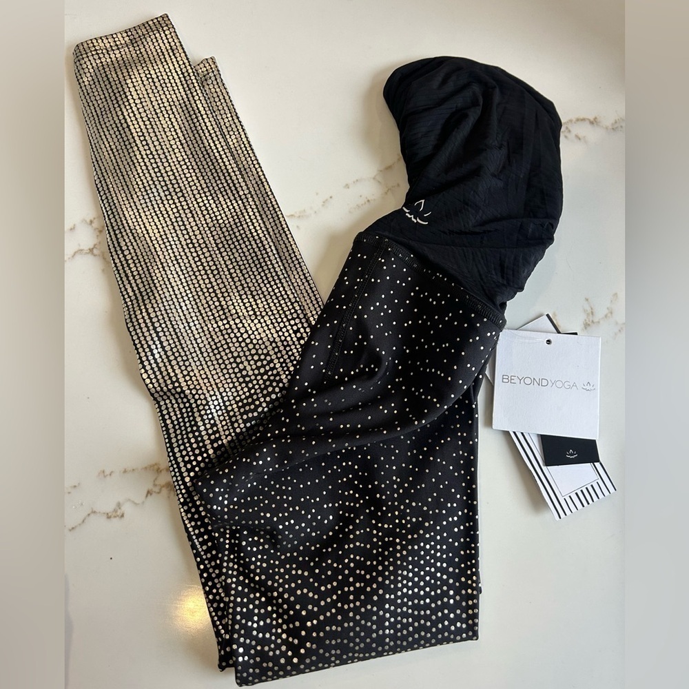 Beyond Yoga maternity Black and Gold Leggings size S NWT